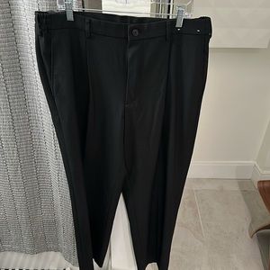 Uniqlo men's wide fit pleated pants